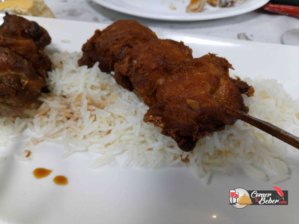 brochetas de pollo trinos