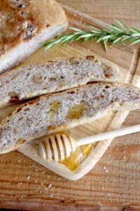 pan de romero y nueces y miel