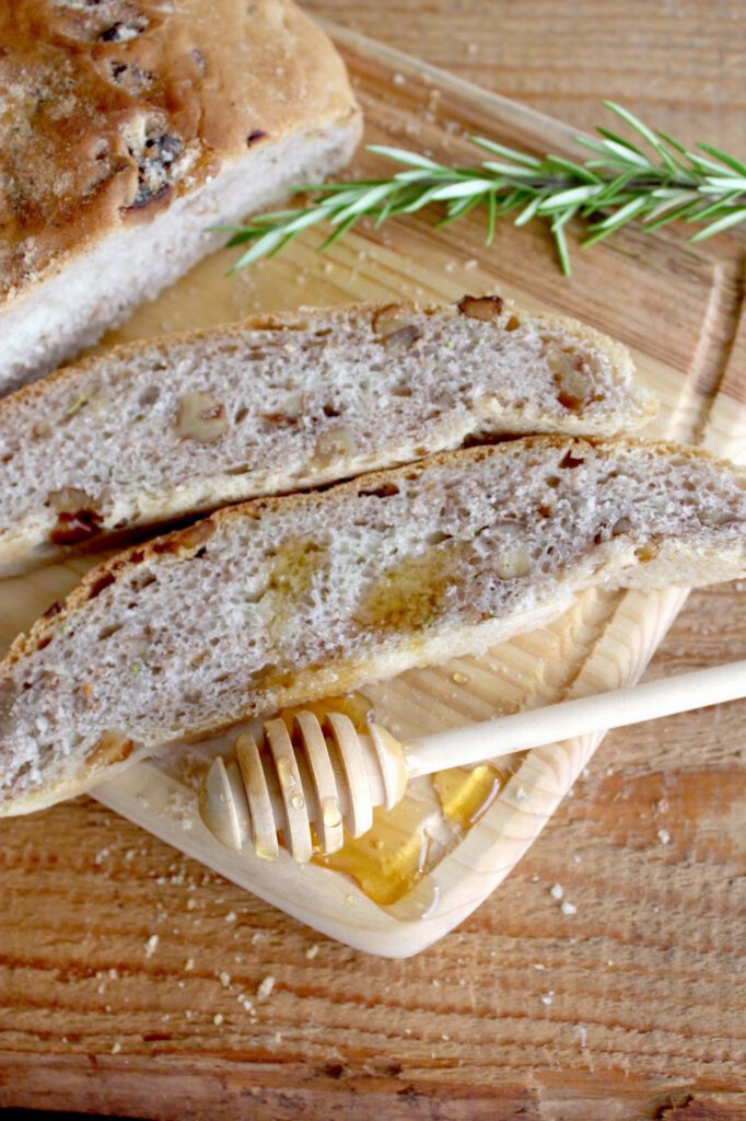 pan de romero y nueces y miel